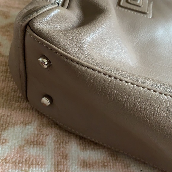 Danier leather handbag taupe - Picture 3 of 8